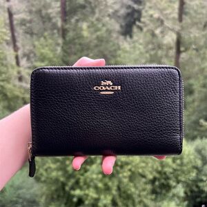COACH Medium ID Zip Wallet Black Pebble Leather w Gold Hardware AUTHENTIC